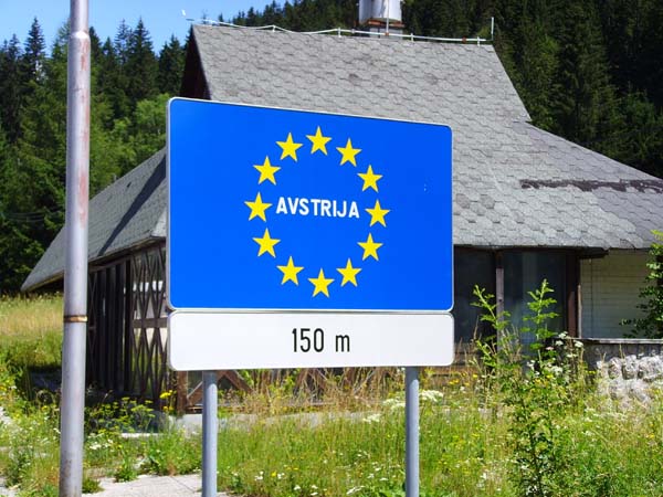 29 - Grenzschild Österreich