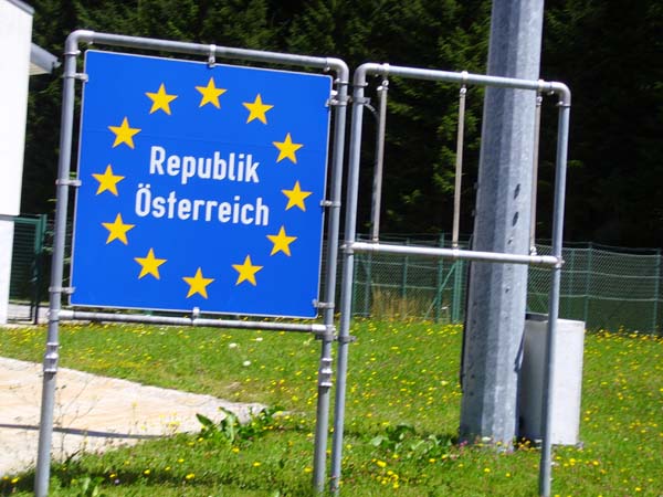31 - Grenzschild Österreich